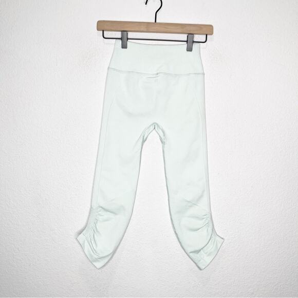 Lululemon Ebb to Street Crop Leggings in Polar Ice 4 Capri - Picture 7 of 12